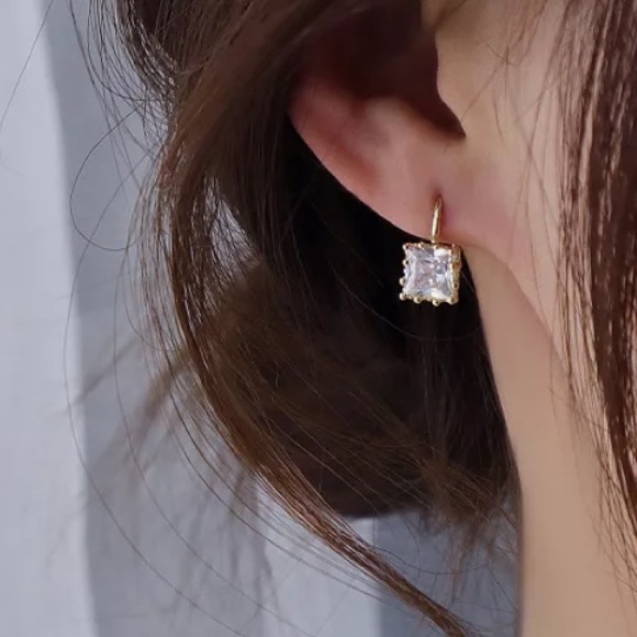 💛Gold plated square zircon earrings - Picture 3 of 7